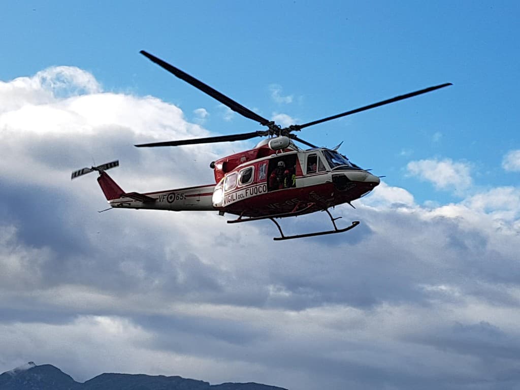 Montebruno, moto finisce in una scarpata: ferito trasportato al San Martino. Statale 45 chiusa in entrambe le direzioni al km 36