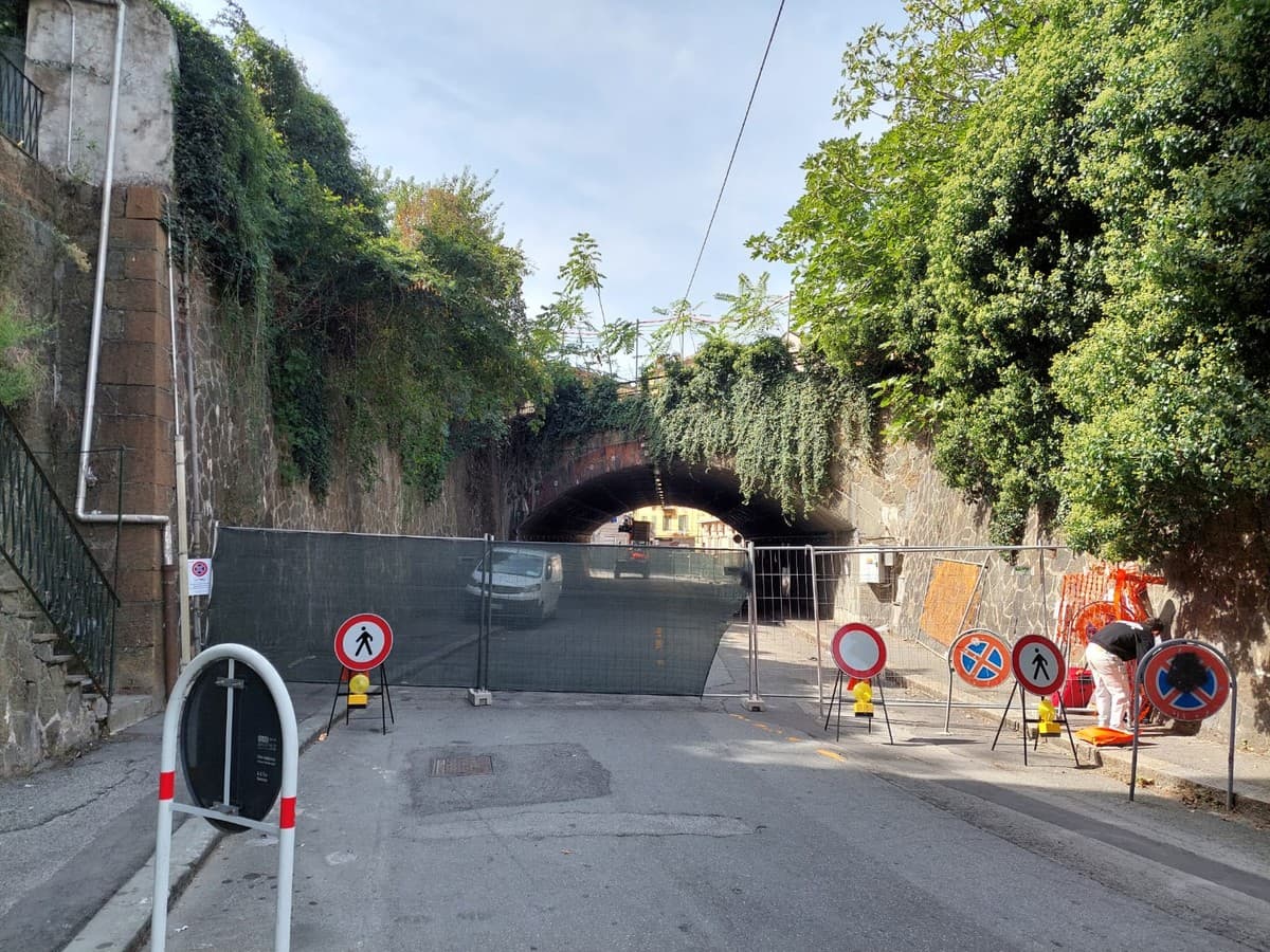 Campasso isolato dai cantieri, botta e risposta tra i cittadini del Campasso e il Municipio: "Non bastano le navette"