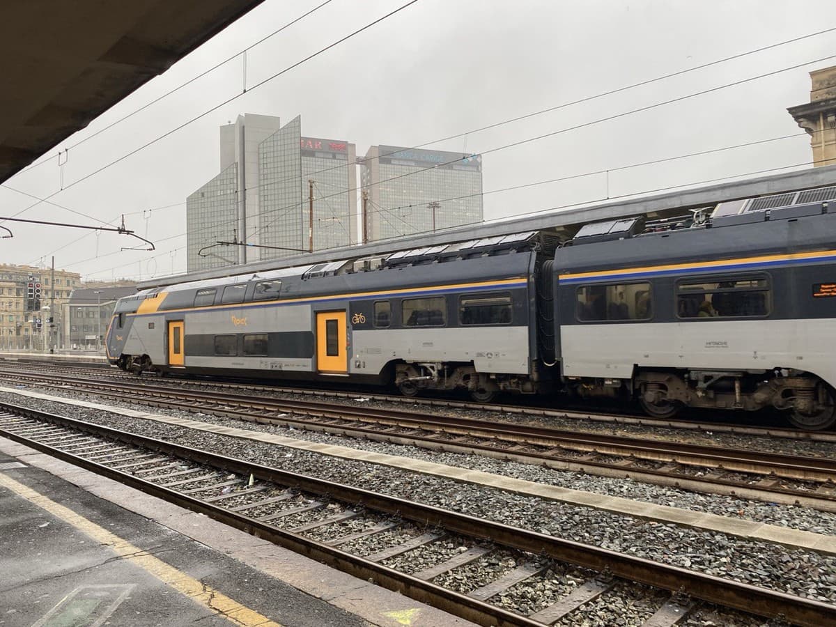 Treni, mattinata difficile nel Levante: fulmine manda in tilt un Frecciabianca, guasto ai deviatoi di Brignole
