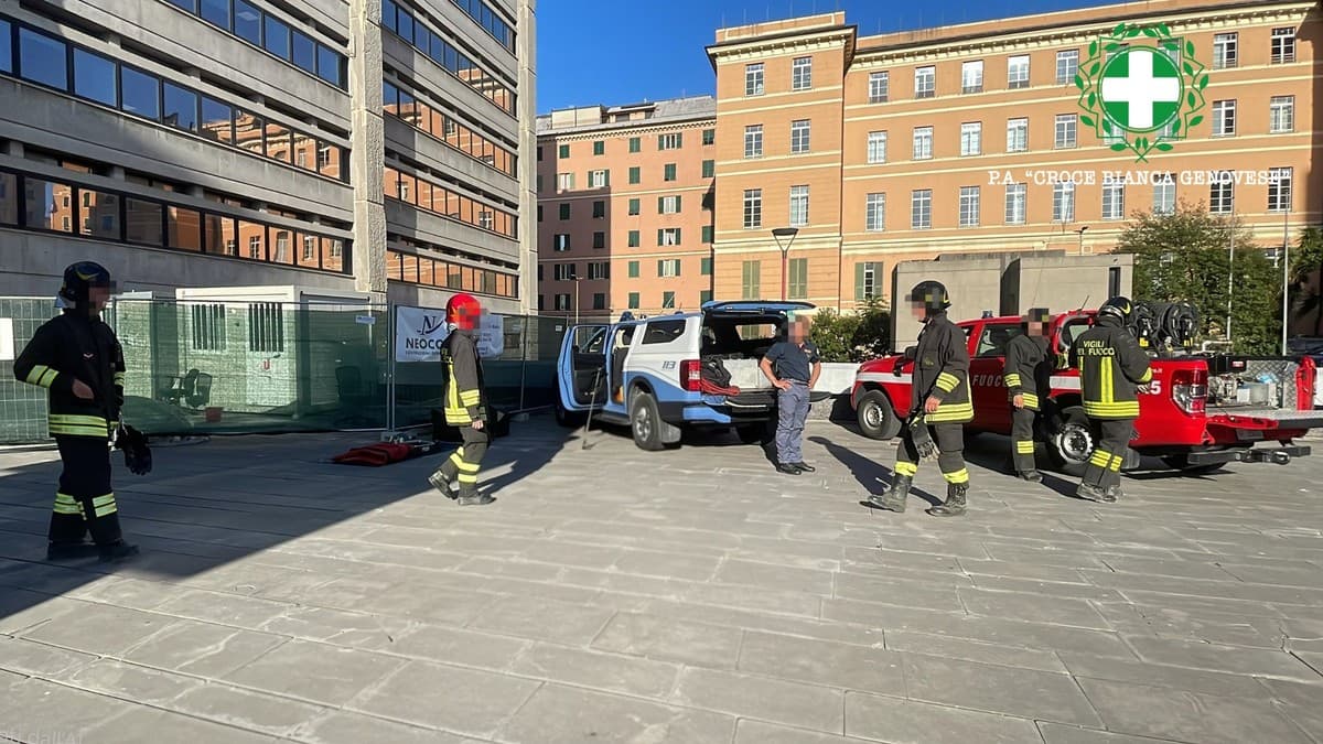 Zaino sospetto nel cantiere del centro direzionale di via Fieschi: fatto brillare dagli artificieri