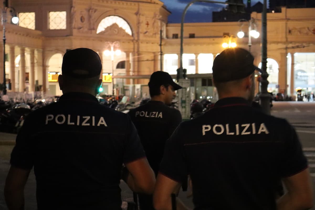 Maddalena, Prè e Darsena: maxi blitz della Polizia di Stato. Identificate 90 persone e sequestri di droga
