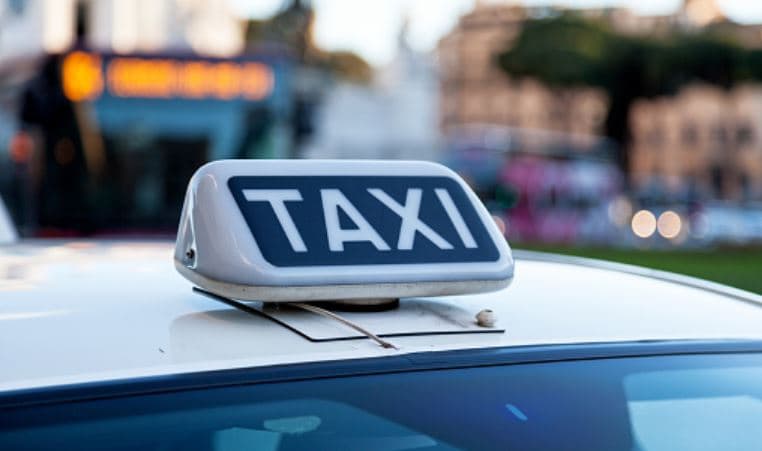 Mobilità, arriva il "taxi sociale universale Lagaccio": la misura sperimentale per abbattere l'isolamento del quartiere