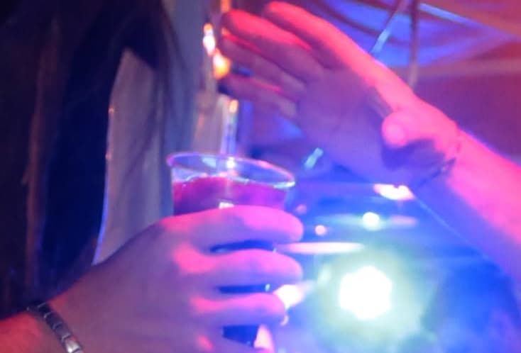 Alcol e sicurezza, stretta a Sestri Levante: vietati bottiglie e contenitori in strada dalle 22 alle 6