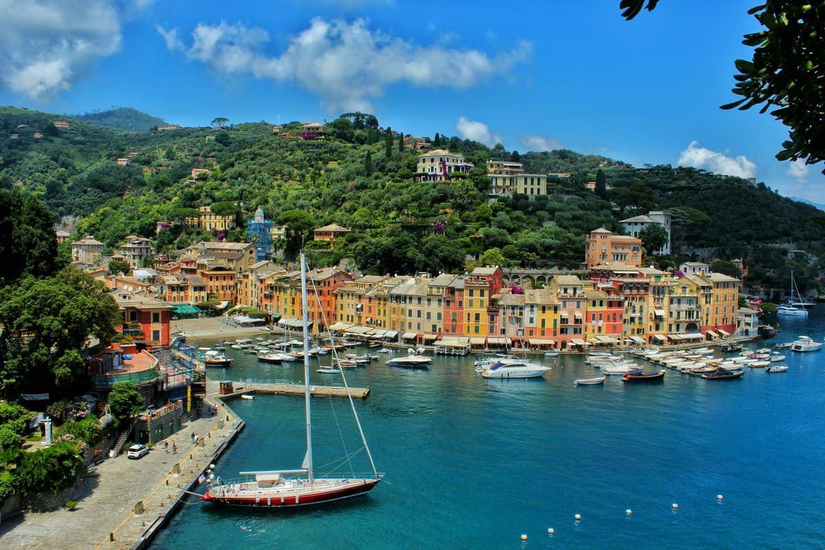 Portofino, rubano un orologio da 55mila euro, lo mettono al polso e scappano a Firenze: arrestati