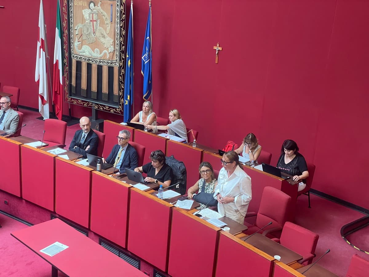 Lettera ai Civ, scoppia il caso in Consiglio Comunale. Beghin: “Obiettivo tutelare i negozianti dalla propaganda politica” ma è bufera