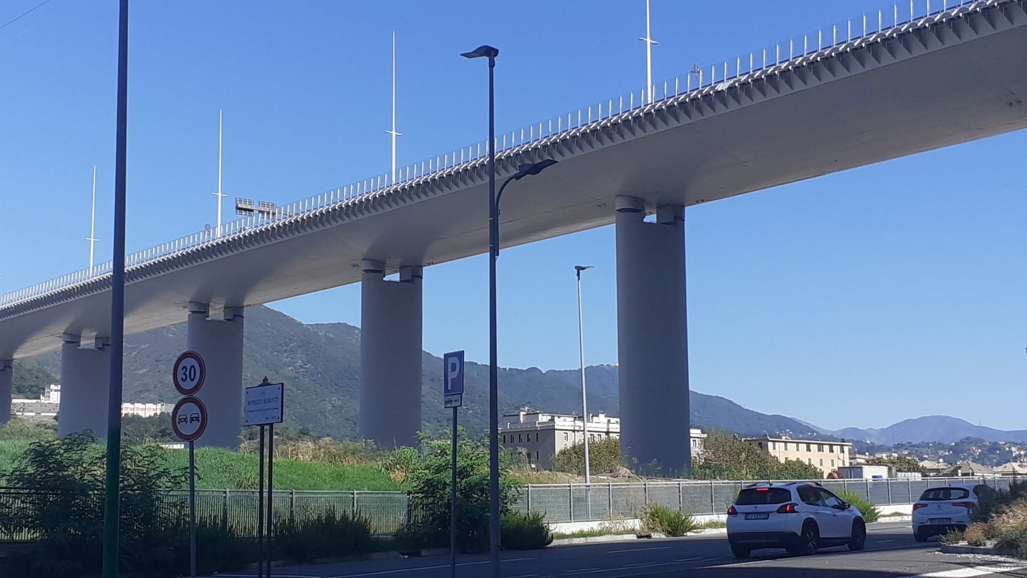Cavi fibra incendiati sotto ponte San Giorgio, la Procura indaga per terrorismo