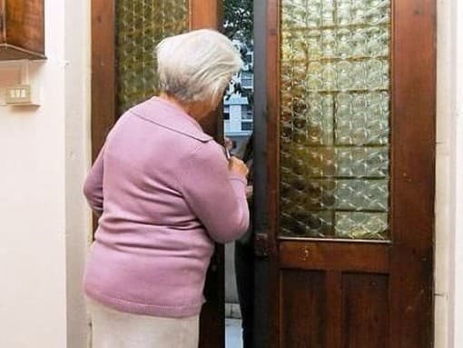 Truffa un'anziana genovese con la tecnica del finto carabiniere: fermato al casello con gioielli per oltre 20mila euro