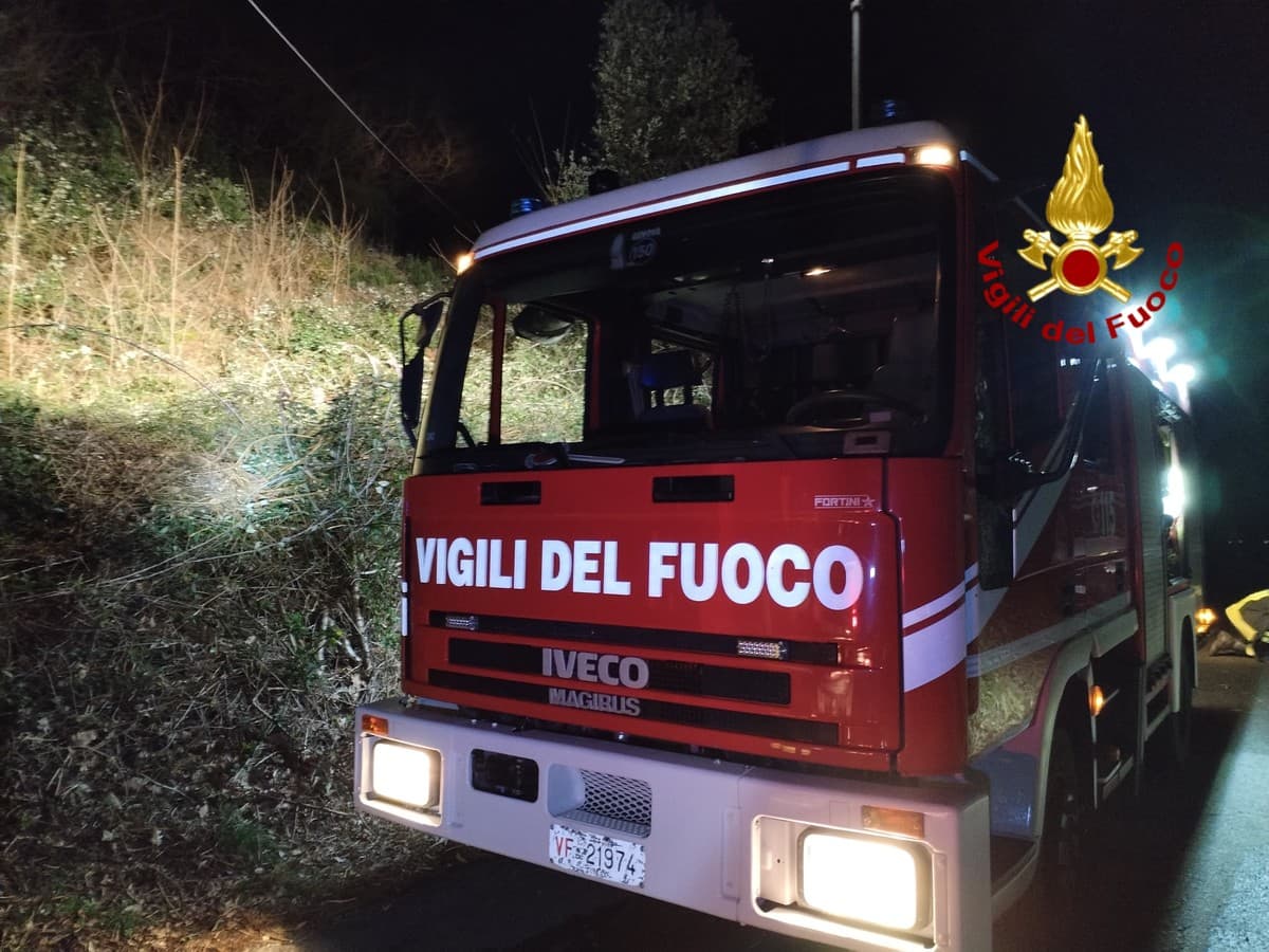 Incendio nella notte al Forte Geremia, intervento dei vigili del fuoco 