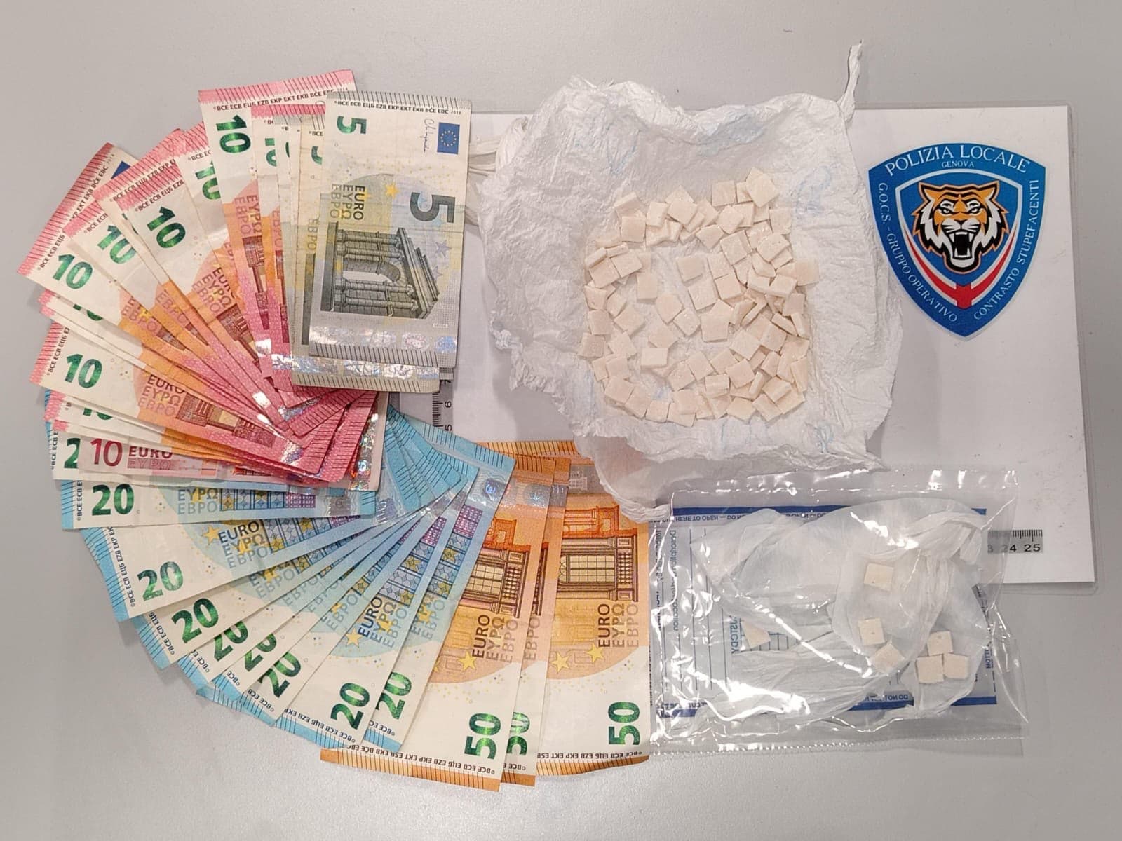Brignole, sorpreso a spacciare crack in metropolitana: in casa aveva altre 100 dosi, arrestato