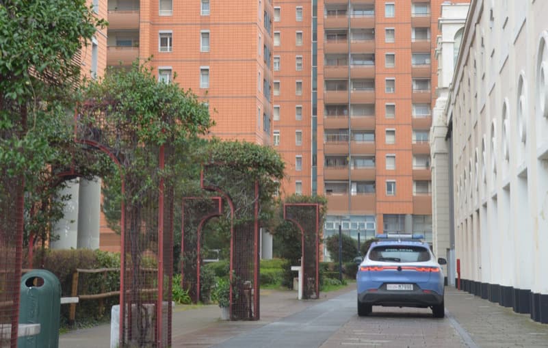 Fiumara, rimuove l’etichetta da un paio di pantaloni: denunciato 44enne