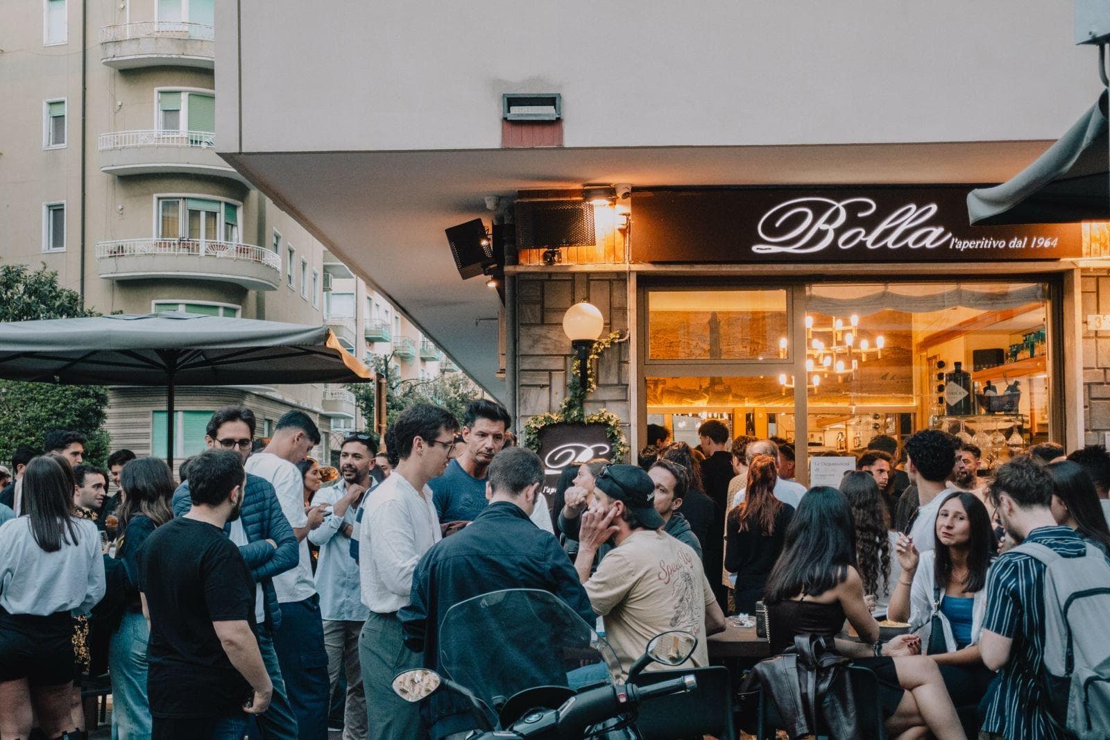 ‘Bolla & Friends’: a Pegli la festa per i dieci anni di gestione del Bar Bolla da parte di Pierpaolo Bonaventura