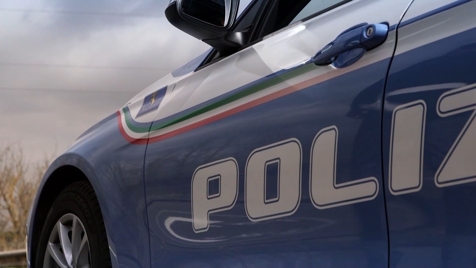 Due rapine in poche ore, arrestati un 25enne e una 41enne