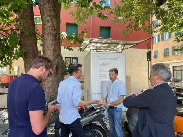Recco, addio alla storica canfora pericolante in piazza Matteotti: ma c'è già il rimpiazzo