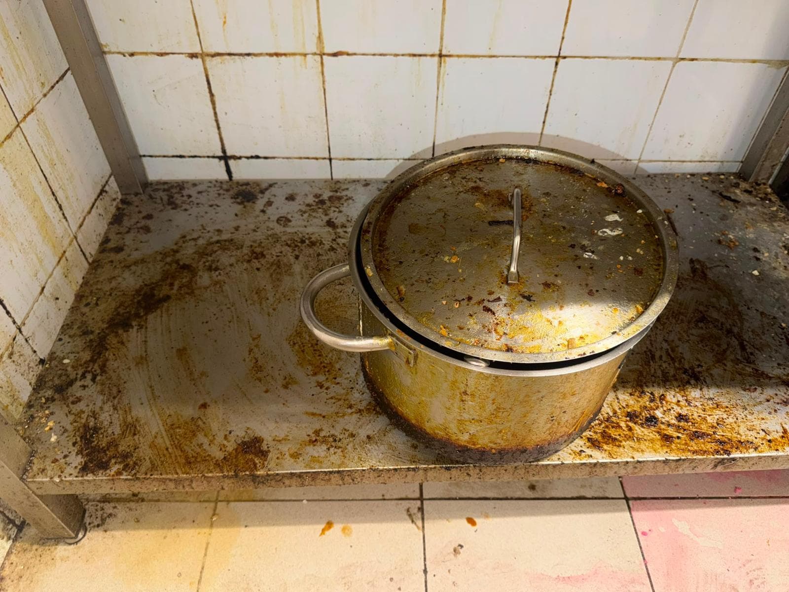 Centro storico e Ponente, due attività sospese per gravi carenze igienico-sanitarie e 13 mila euro di sanzioni