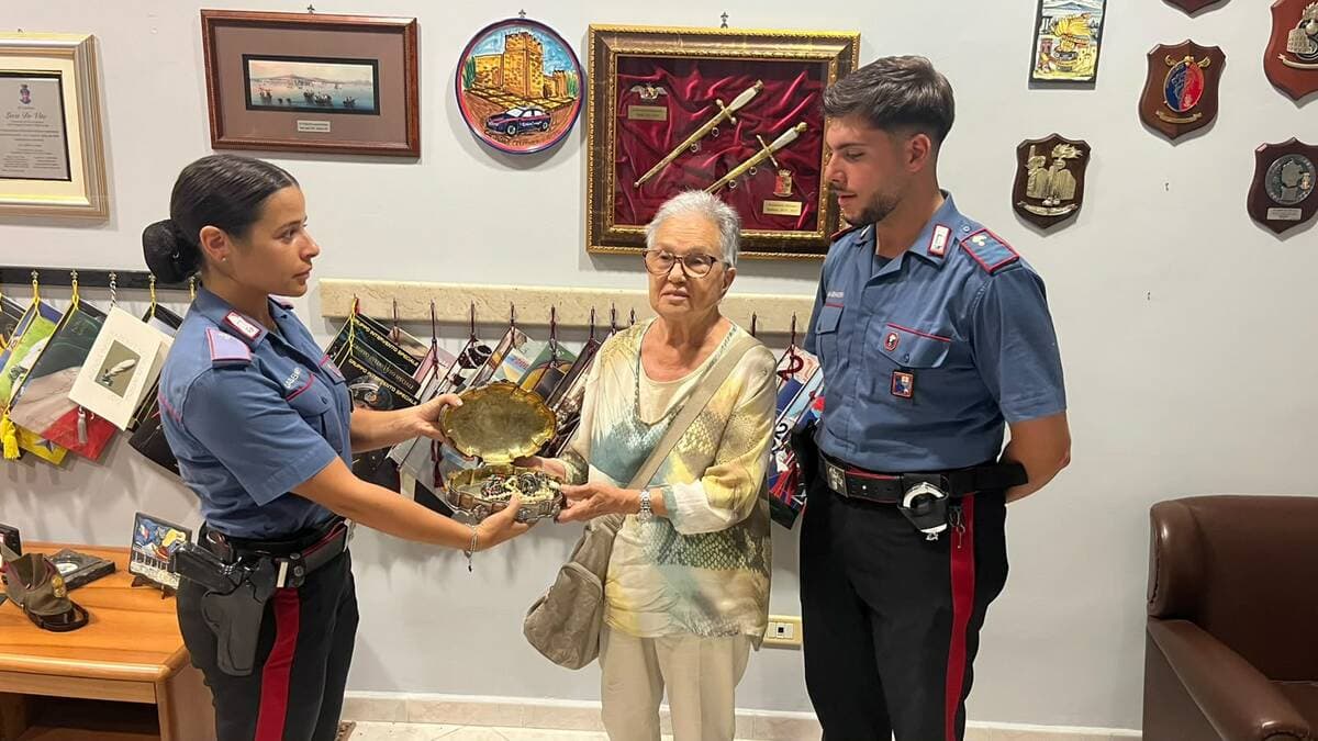 Nervi, finto carabiniere truffa un’anziana: arrestate due persone