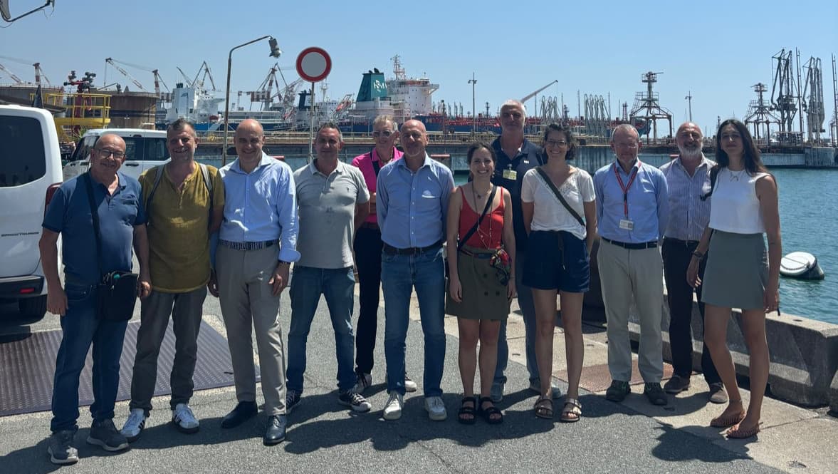 Caldo estremo sulle banchine, Uiltrasporti: “Servono rifugi climatici, nuovi turni e investimenti nei porti”
