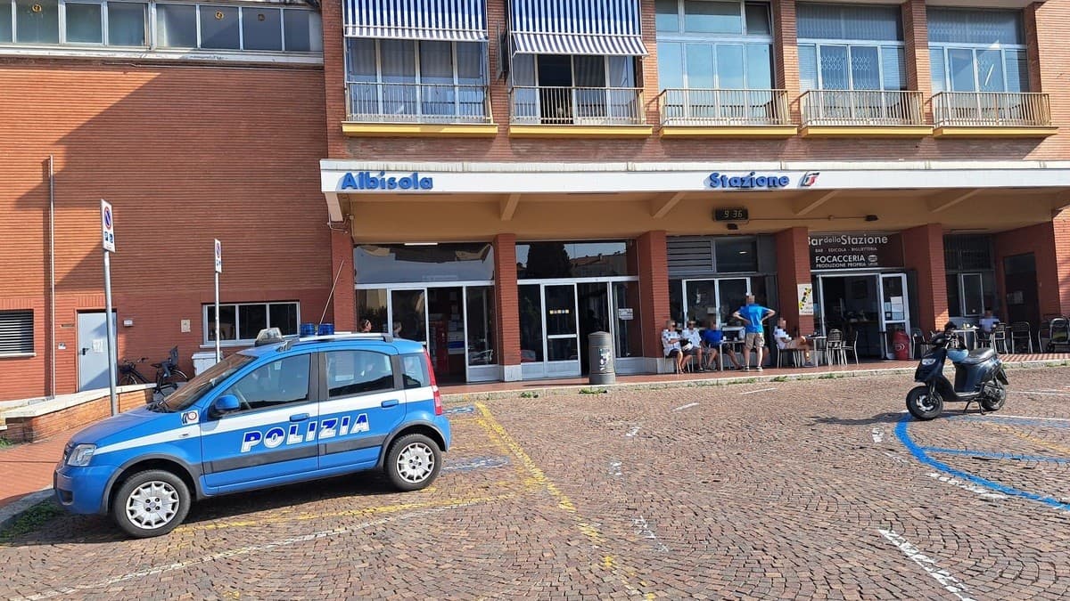 Investito da un treno ad Albisola, la vittima è Simone Scarrà