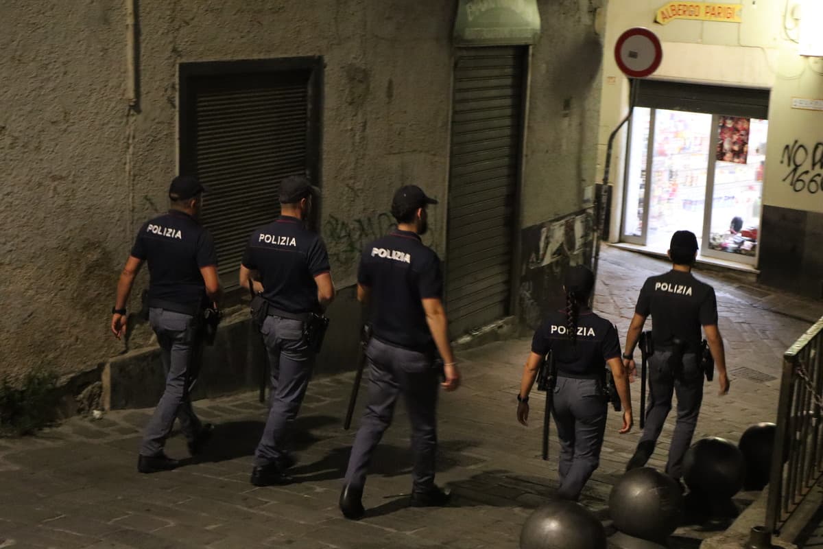 Polizia, controlli serali nei vicoli tra Prè, Commenda e Statuto: un arresto