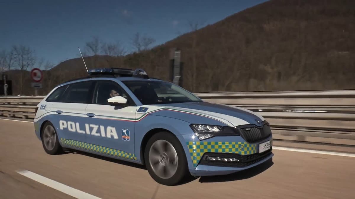 Sfreccia con l'auto rubata in autostrada: fermato a Varazze con documenti contraffatti