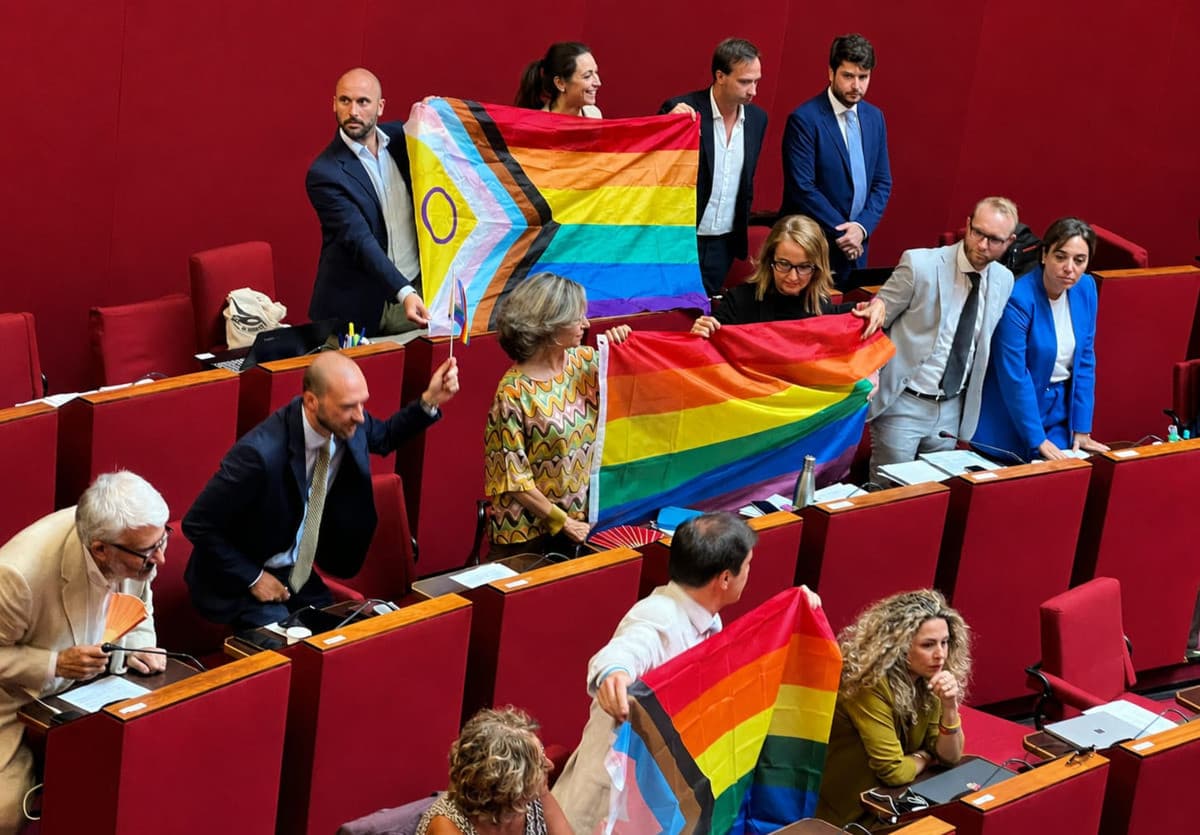 Attentato al Pride di Berlino, Genova al fianco della comunità LGBTQIA+: “Camminiamo a testa alta nonostante la paura”