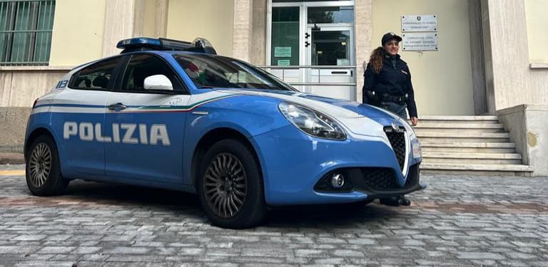 Blitz della Polizia nel Ponente genovese: arrestato un 31enne e denunciati tre giovani