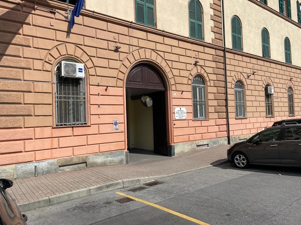 Litiga con la compagna ai domiciliari e va di notte a Marassi: "Arrestatemi, cerco un po' di pace"