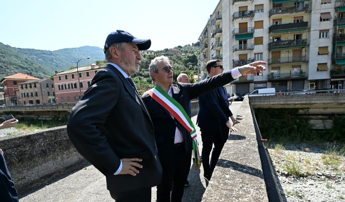 Recco, Bucci e Giampedrone nei cantieri del ponte di raccordo autostradale e della piscina di Punta Sant'Anna: “Opere strategiche per sicurezza, sport e viabilità”