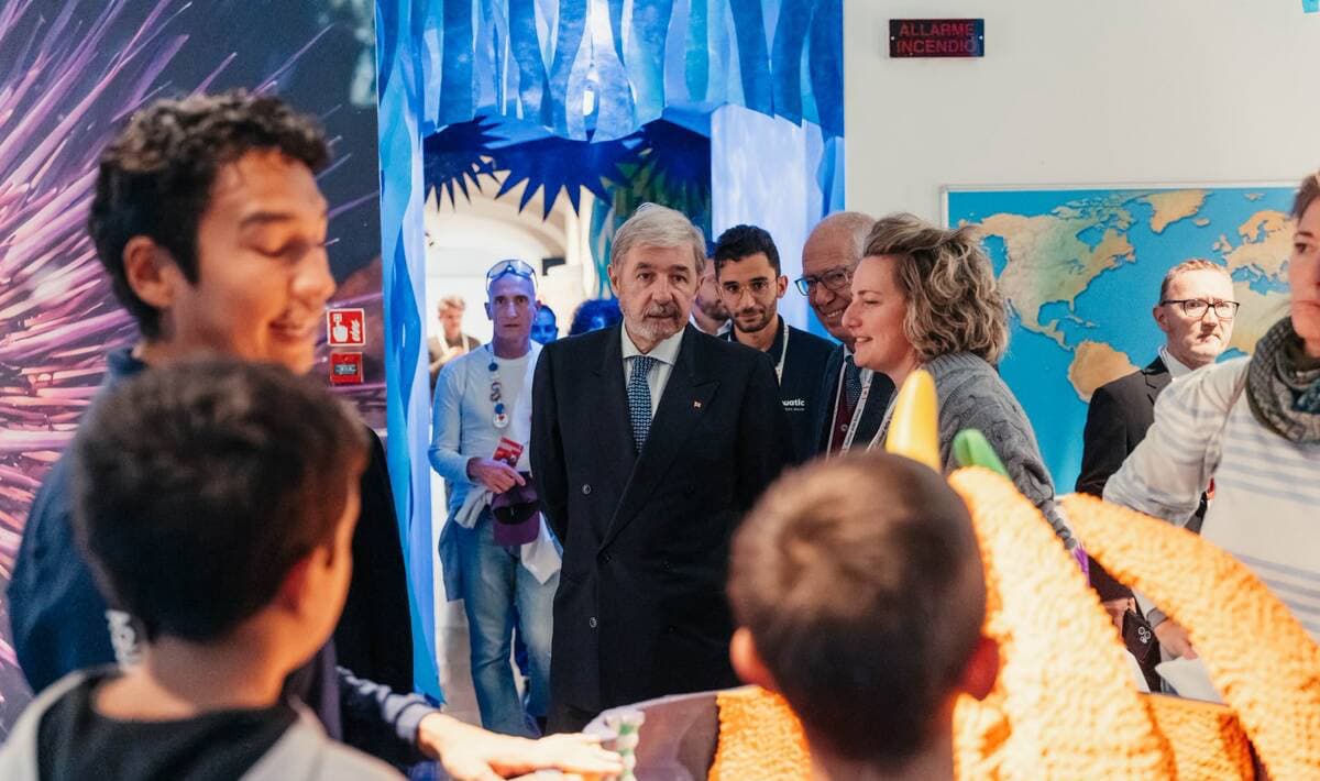 Festival della Scienza, Bucci visita gli stand e i laboratori: "Investire nella divulgazione significa dare ai giovani strumenti per il futuro"