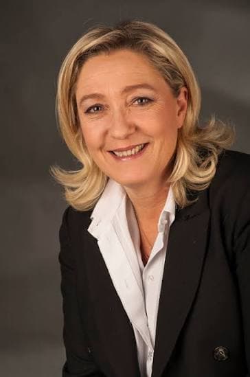 Le Pen lancia la sfida per l'Eliseo: «Una lotta contro il declino»