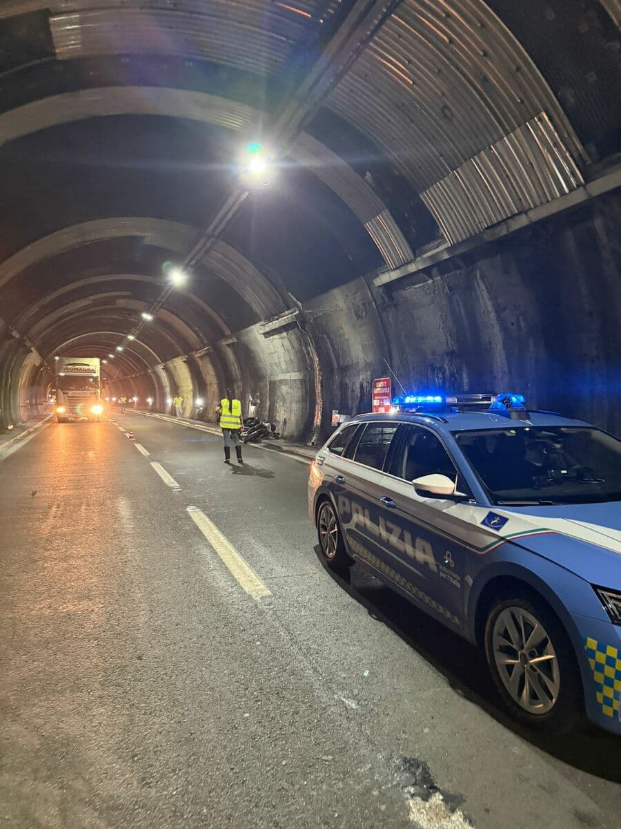 A12, scontro auto-moto tra Rapallo e Chiavari: centauro in codice rosso