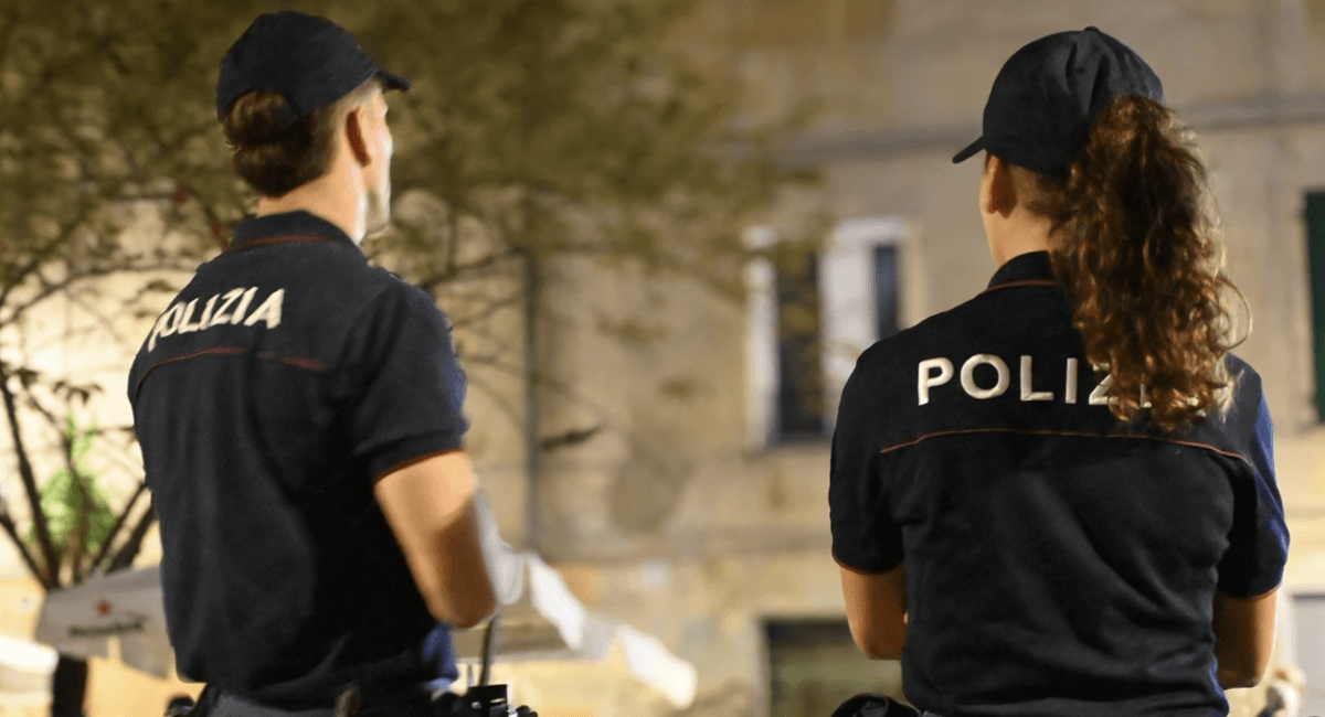 Foce, forza due vetrine e tenta il colpo in un negozio di elettronica: arrestato