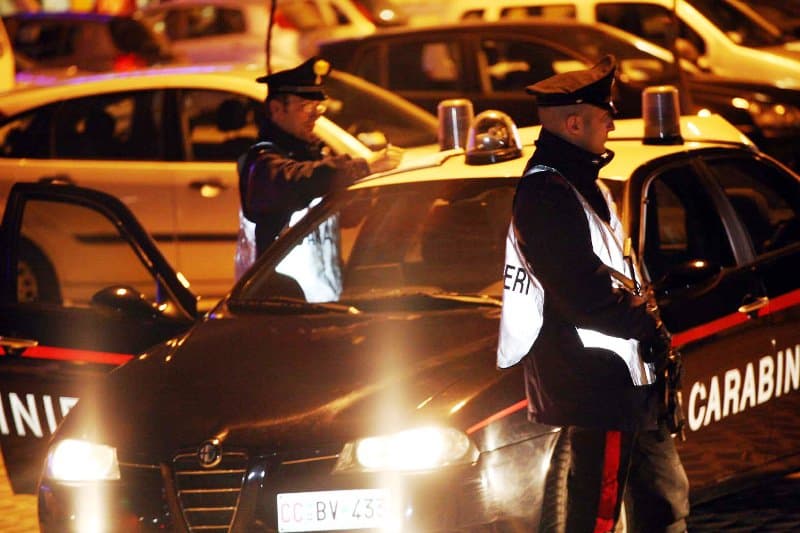 Vesima, non si ferma all’alt dei carabinieri e fugge contromano: arrestato 