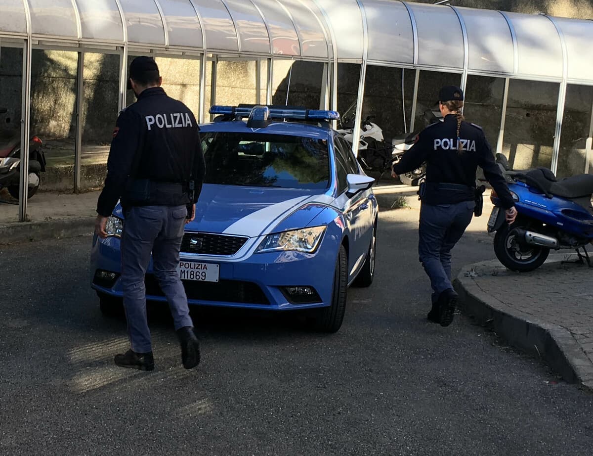 Via Fereggiano, spacciano cocaina al bar davanti alle slot: due arresti e maxi sequestro da 60mila euro