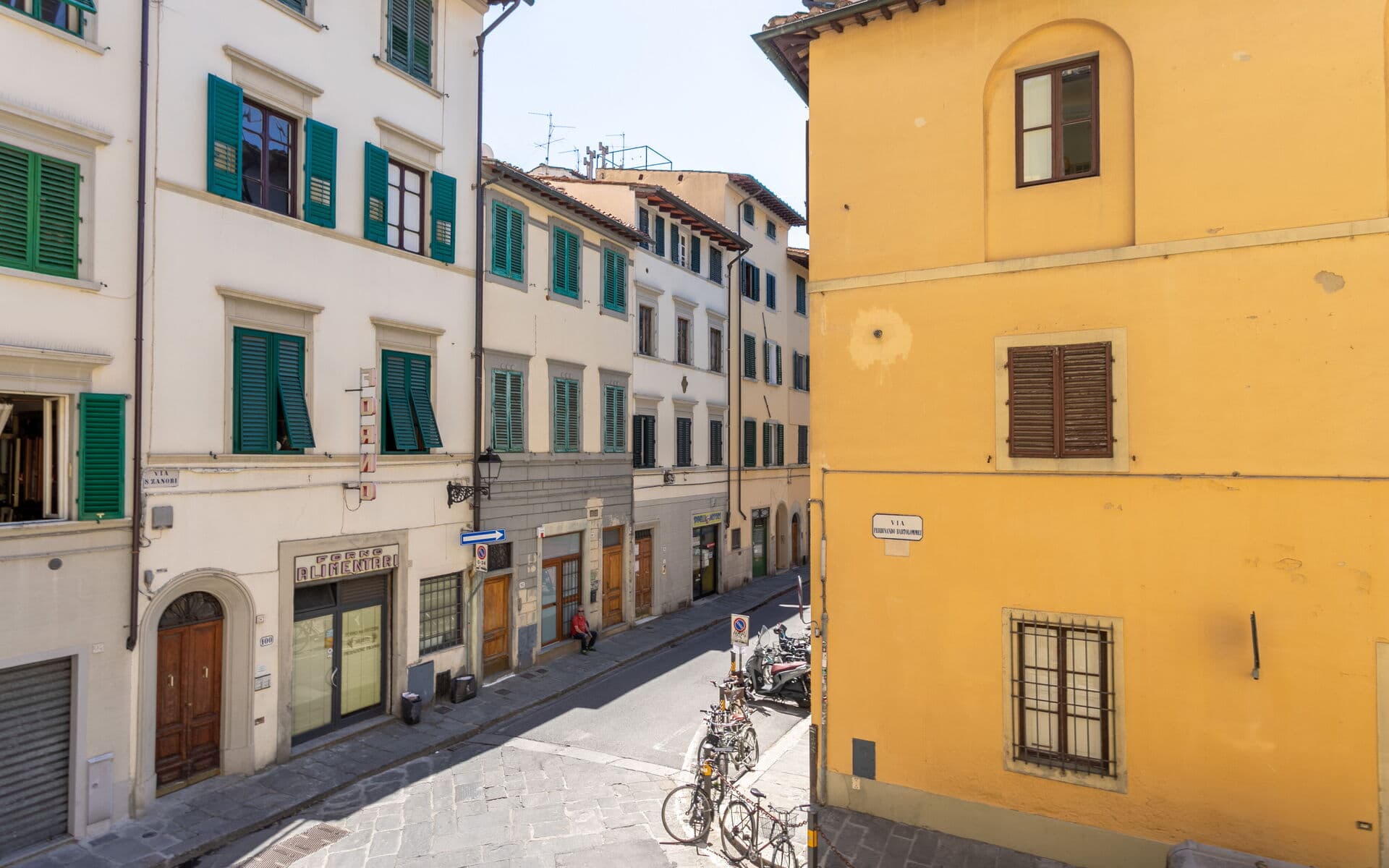A Firenze, una 94enne rischia lo sfratto per l'aumento dell'affitto, simile a un caso di Madrid