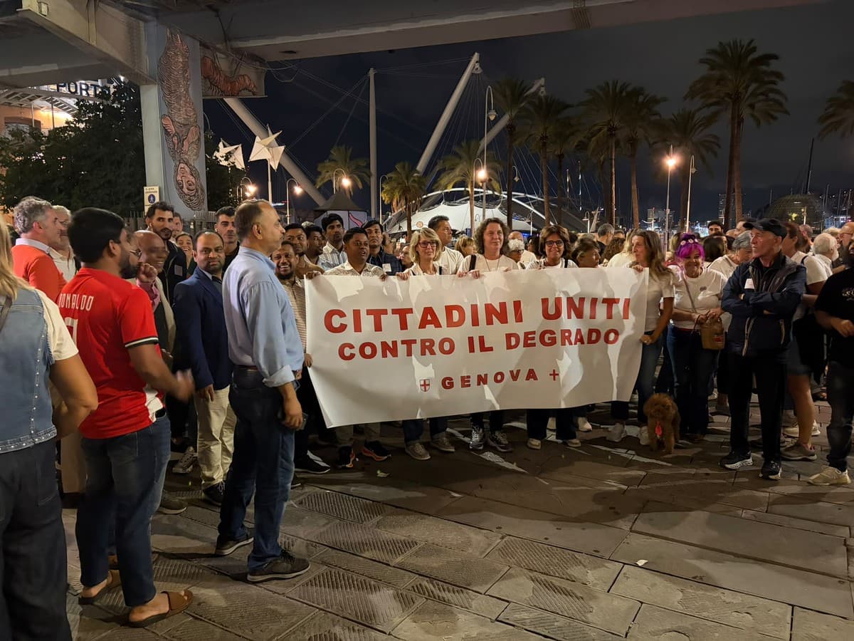 Angeli del Centro Storico, dopo la camminata la denuncia: “Manifestanti aggrediti alle spalle”