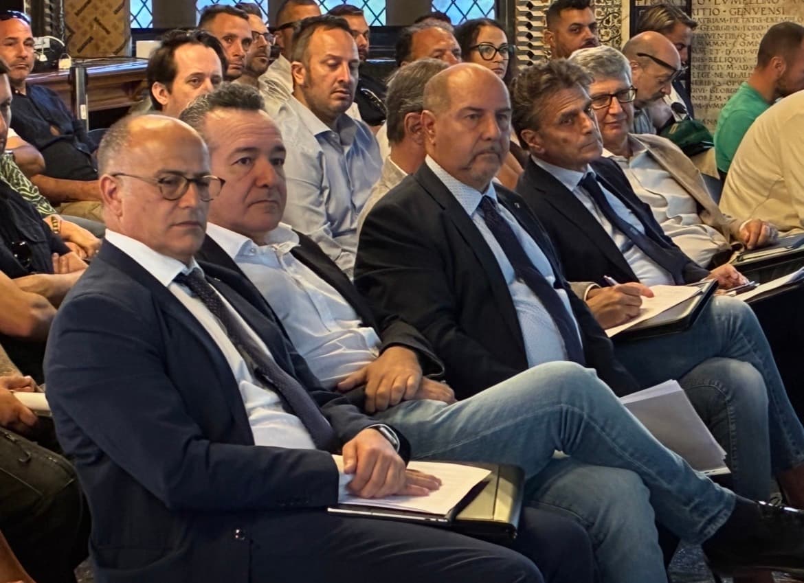 Porto di Genova, l'allarme della Fit Cisl: "In banchina sono tutti over 50, il lavoro portuale va riconosciuto come usurante"