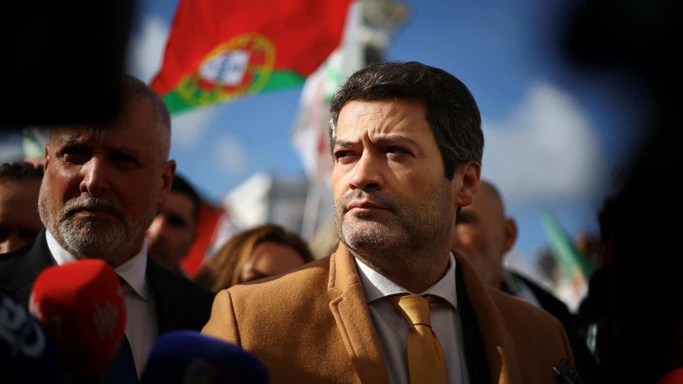 Portogallo, presidenziali al ballottaggio: Seguro in testa, sfiderà l’ultradestra di André Ventura