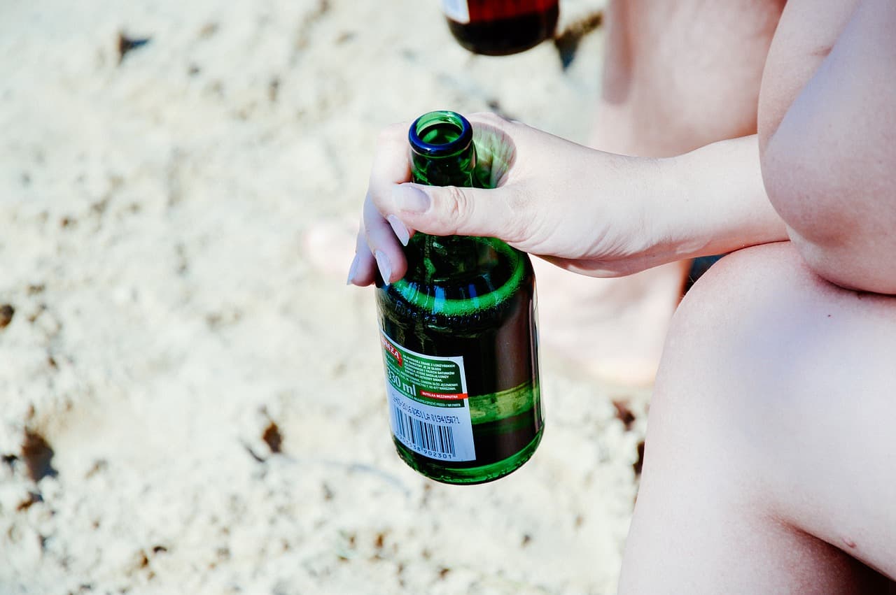 Stretta sull'alcol e sul degrado, firmata la nuova ordinanza: divieti e sanzioni in vigore fino a marzo 2027