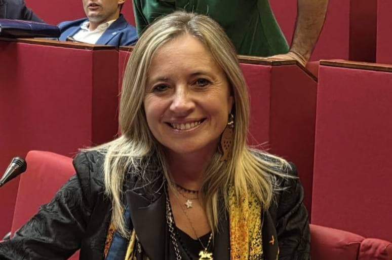 Sportelli migranti, l'affondo della Lega contro la Giunta Salis: "Aumenta le tasse, taglia i servizi e pensa agli immigrati"
