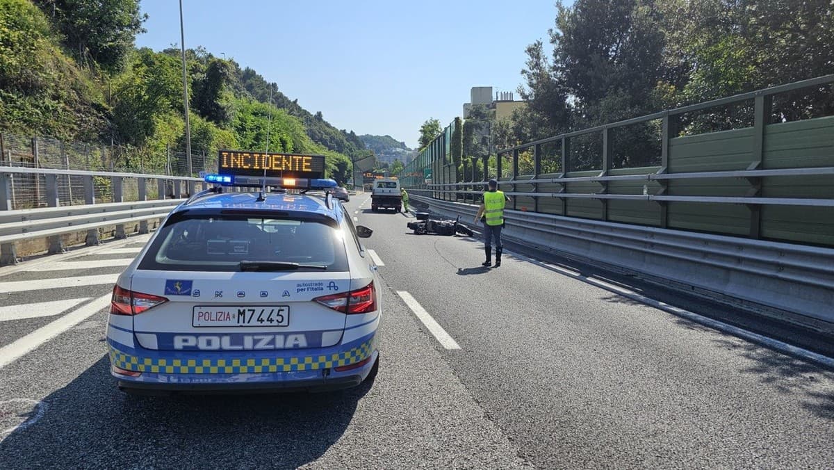 Schianto sulla A26, la vittima si chiamava Enzo D’Auria