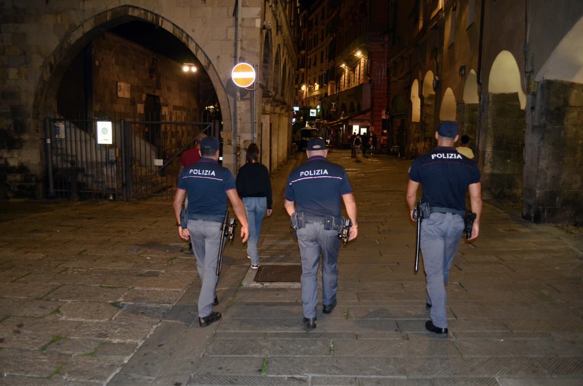 Centro storico e Darsena, controlli della polizia tra Prè, Gramsci ed ex Ghetto: 54 persone identificate