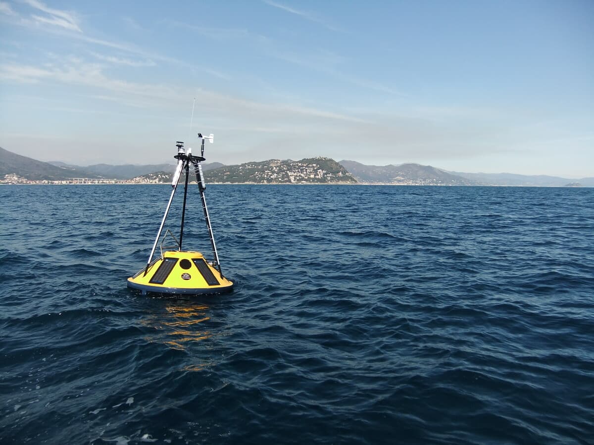 La boa ondametrica di Capo Mele torna in mare con sensori potenziati: monitorerà anche il riscaldamento del Mediterraneo
