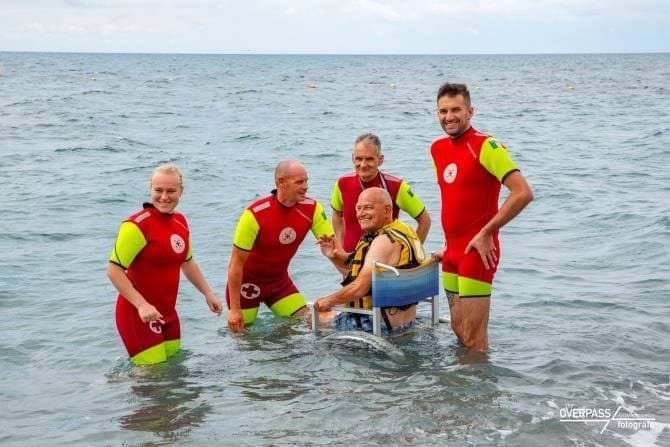 Voltri, quando il mare è inclusivo: ritorna sul litorale l’evento ‘Galleggiando e Bolleggiando’