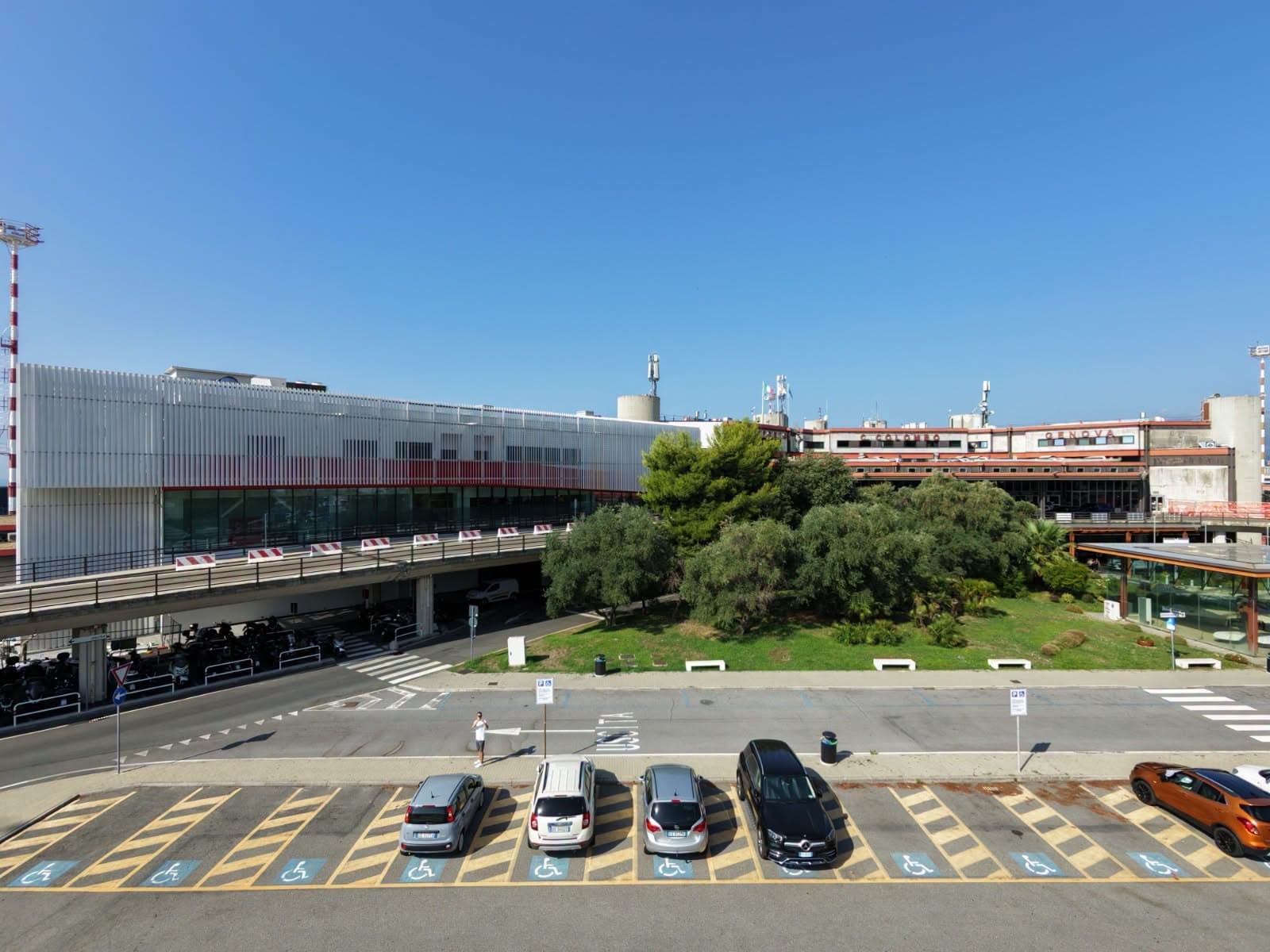 Aeroporto, Salis: “Comune pronto a valutare l’acquisto di quote”