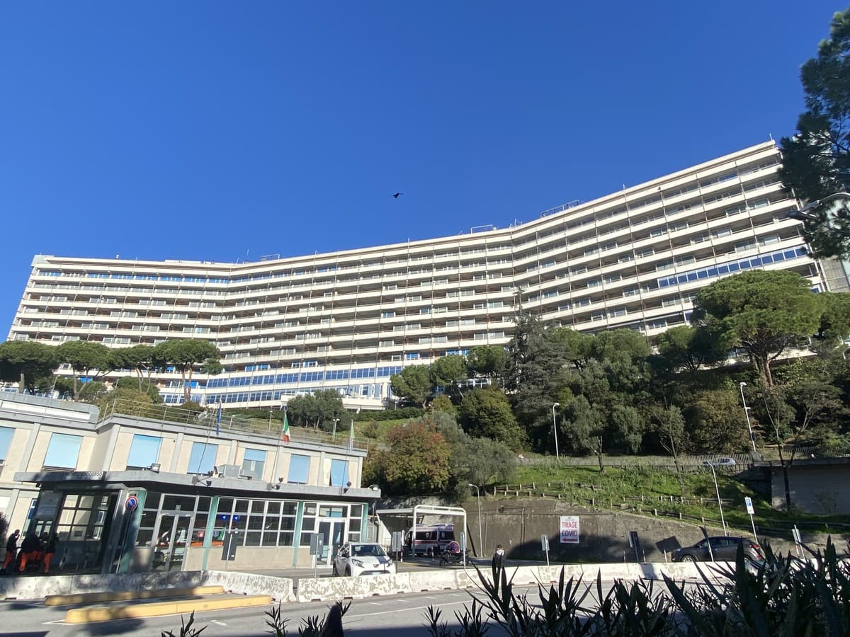 Bimbo precipitato dalla finestra a Begato, nessun segno di colluttazione sul corpo del piccolo Prosper