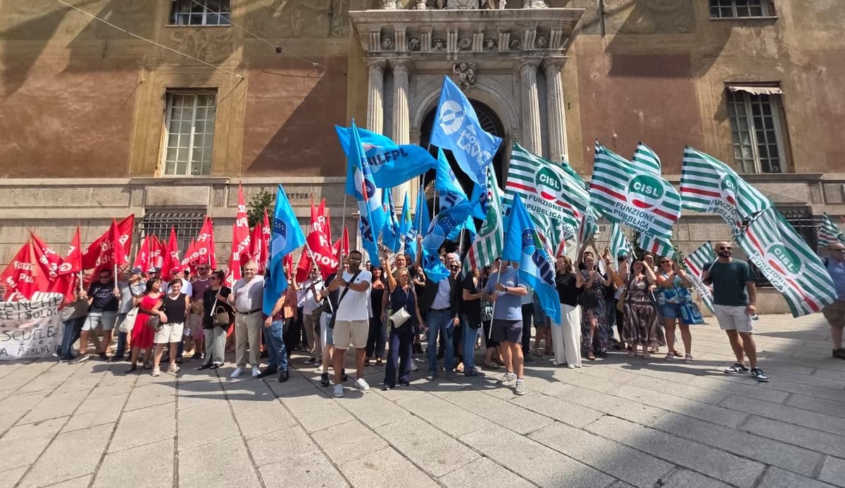 Comune di Genova, dipendenti in stato di agitazione: “Mancano organici, entro il 2028 rischio taglio di 570 unità”