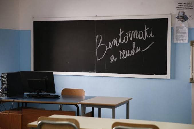 Aule roventi e nessuna soluzione all’orizzonte: così parte l’anno scolastico 2026/2027
