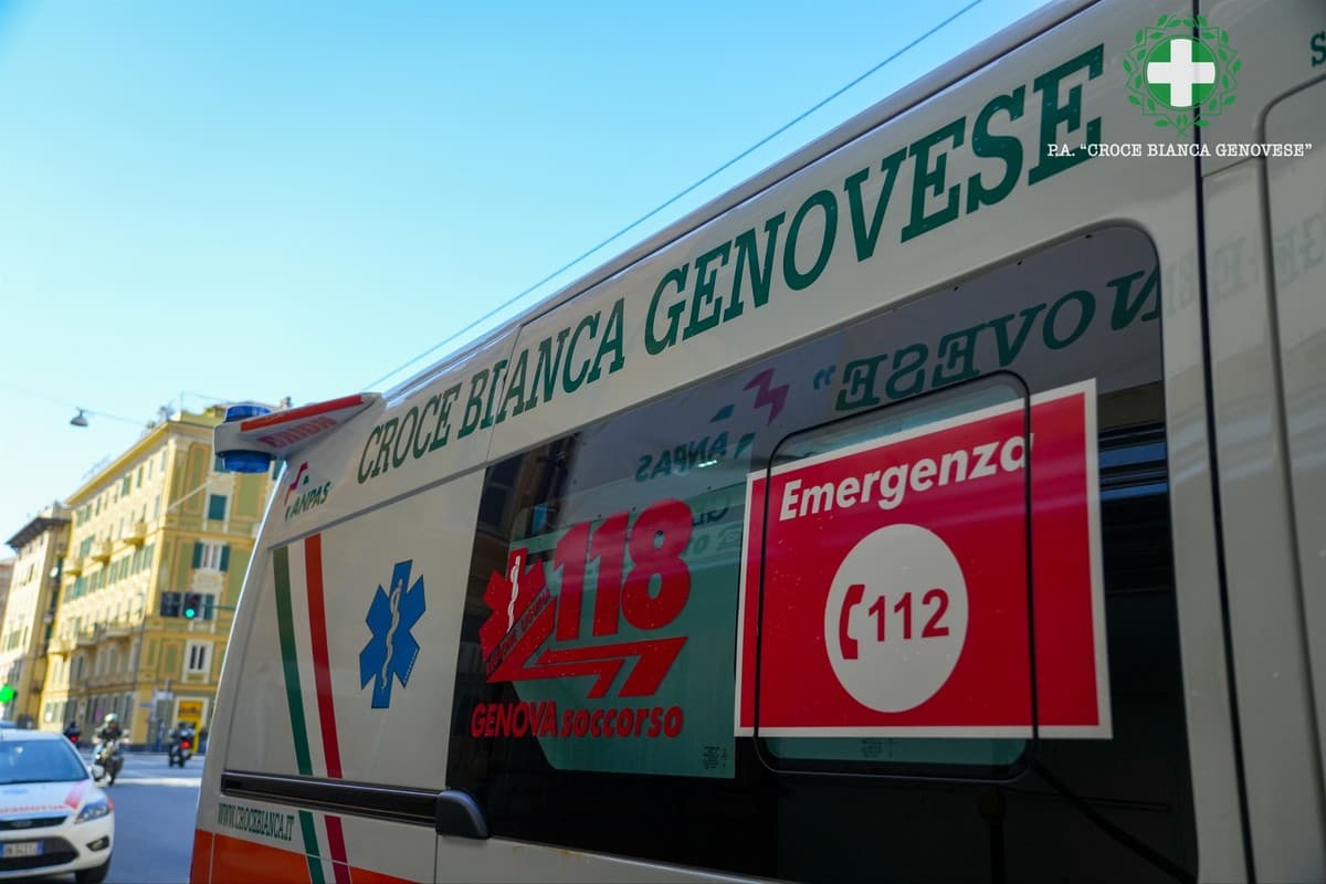 Scontro tra auto e scooter al Molo Cagni, feriti padre e figlia