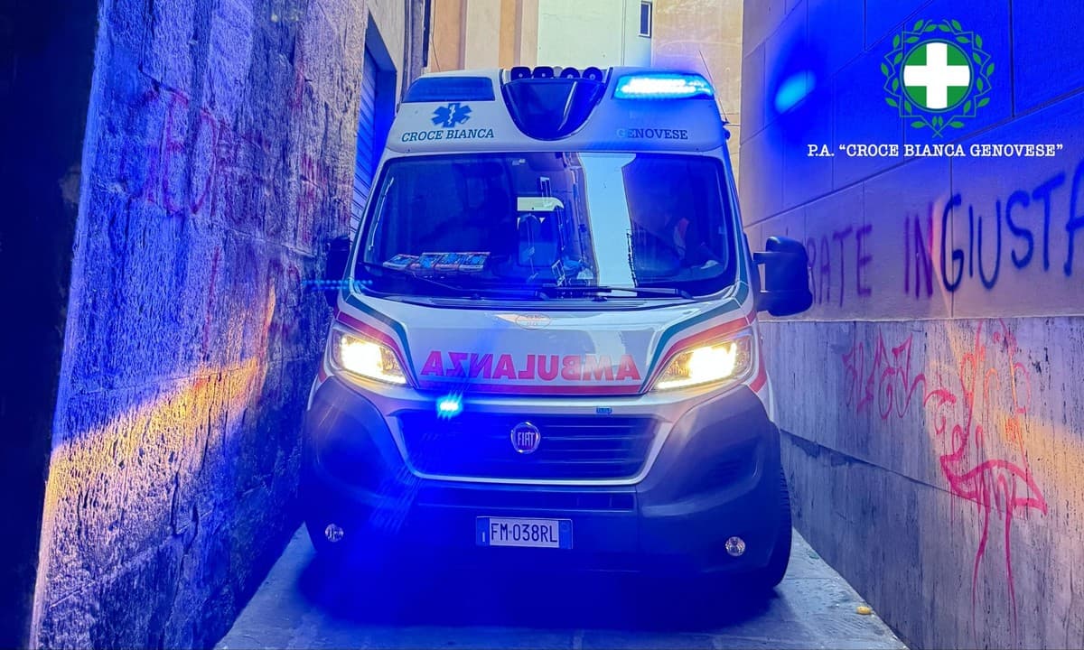 Centro storico, due uomini trovati semi-incoscienti nel giro di pochi minuti: entrambi in ospedale