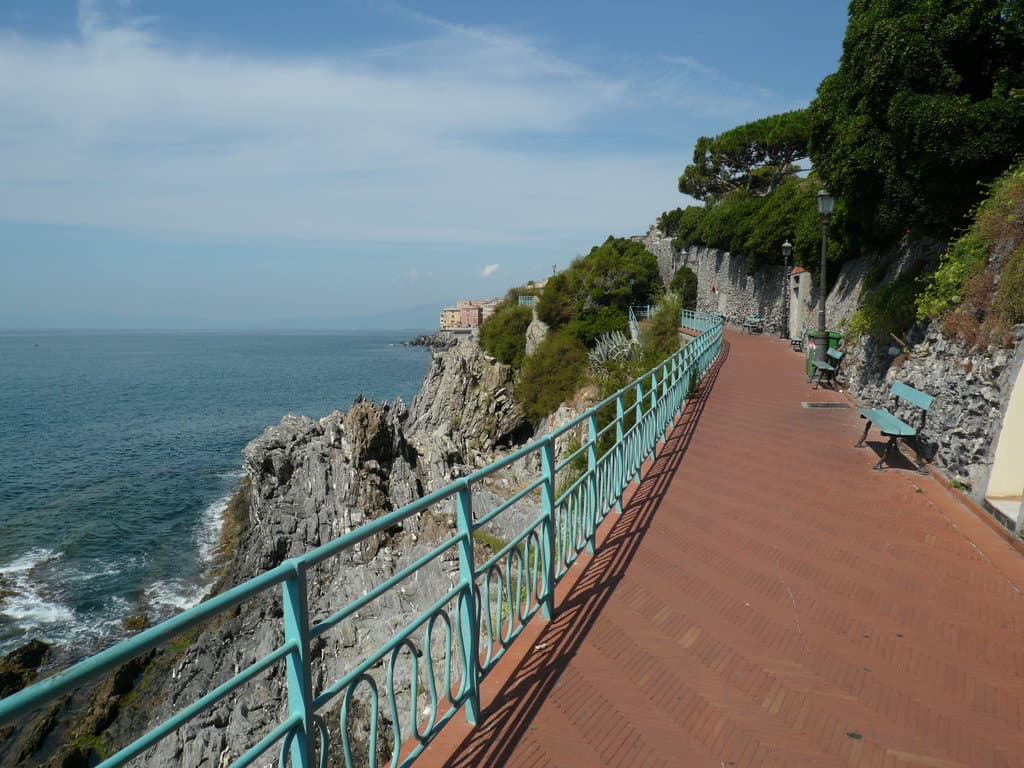 Nervi, molesta bagnanti in passeggiata Anita Garibaldi: 30enne in manette 